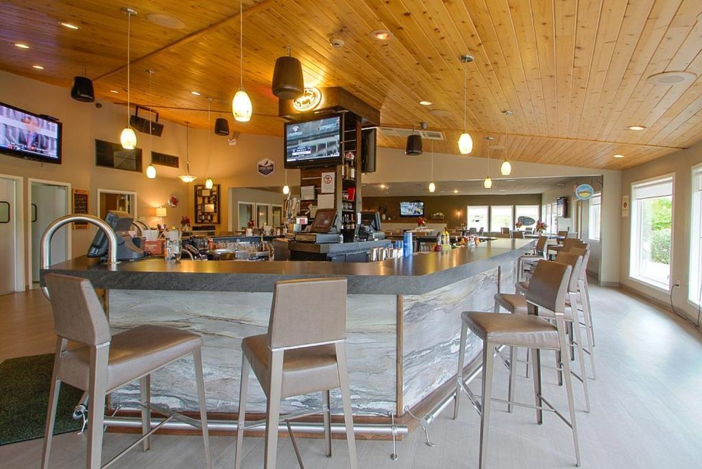 Comfort Suites At Par 4 Resort Waupaca Exterior photo