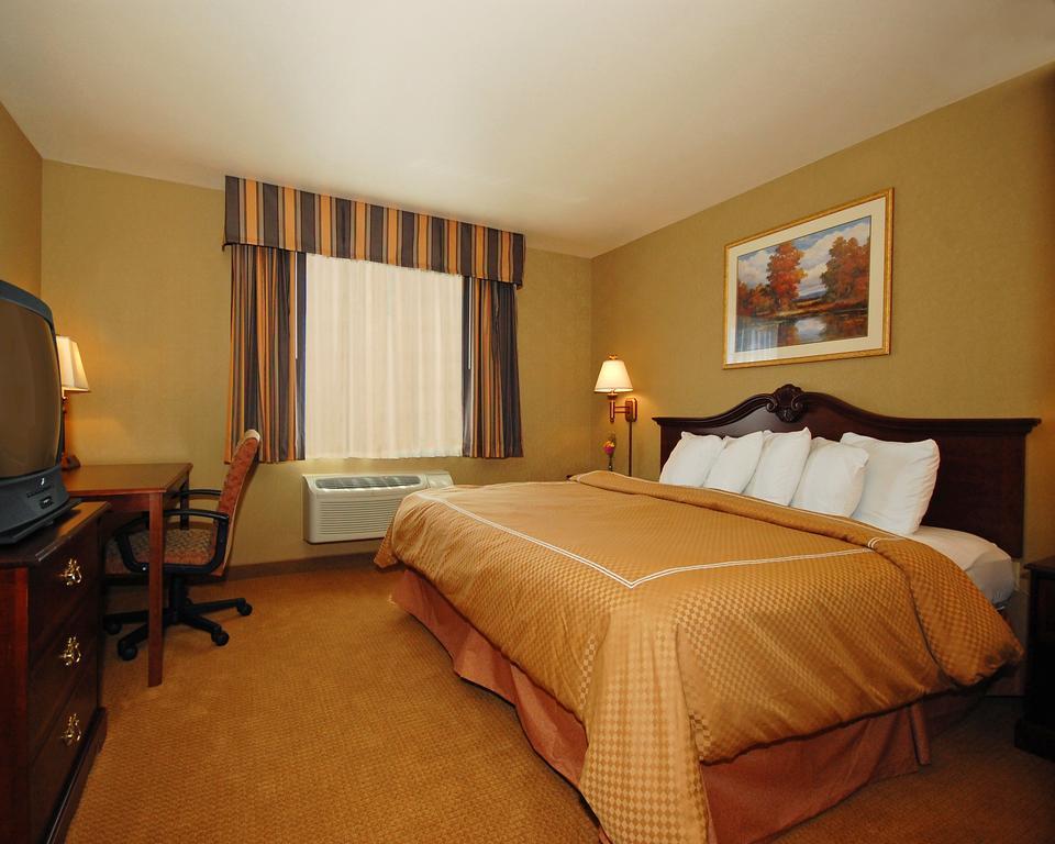 Comfort Suites At Par 4 Resort Waupaca Exterior photo