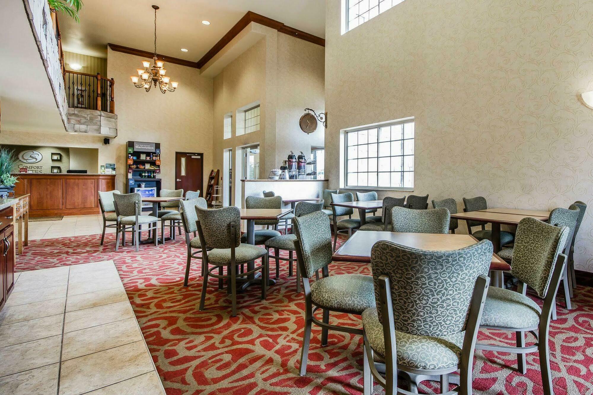 Comfort Suites At Par 4 Resort Waupaca Exterior photo